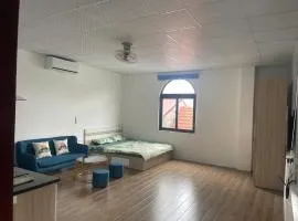 Căn hộ full đồ, thang bộ, giá rẻ quận Long Biên