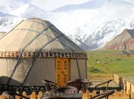 Yurt Glamping Edelweiss Meadow at the foot of Lenin Peak