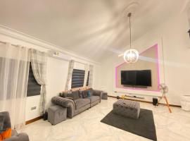 Delim Suite, hotel amb aparcament a Akropong