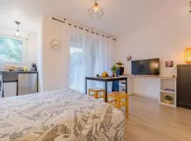 Les Muses - avec entrée autonome, clim neuve, jardin, parking privé & sa piscine ! -