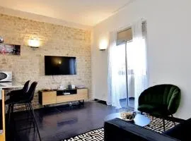Beautiful 2 bedrooms apartment with elevator and balcony