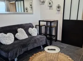 Studio à 200m de la plage avec parking gratuit et terrasse