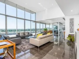 Modern 3BR Home 5 mins away from Parliament House - Hosted by Canstay
