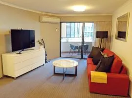 Exquisite Apartment at Citys Doorstep - Hosted by Canstay