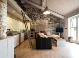 Historical three-bedroom Townhouse, hotel v destinaci Castlebellingham