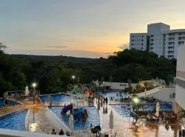APTO 115 Park Veredas - Vista Piscinas - Acesso ao Rio quente - Espetacular