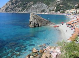 Sea view apartment VIVIANA, hotel de playa en Monterosso al Mare