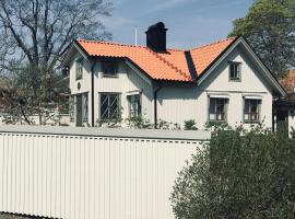 Amazing house from 1860 in central Sigtuna, hotel v destinaci Sigtuna