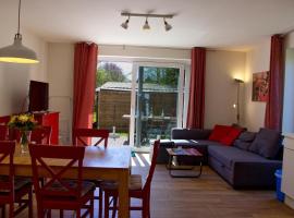 Inselblume 28 - Ferienhaus mit Garten in Burg auf Fehmarn, hotel in Burg auf Fehmarn