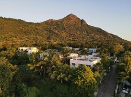 Loukaz -entire Rental Units W Panoramic Rooftop, hotel in La Gaulette