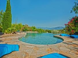 Charmante Maison de Vacances à Olmeto avec Piscine, hotel v destinaci Olmeto