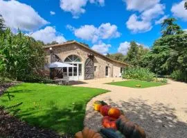 Gîte Le Puy Martineau piscine privée intérieure chauffée à 10 min du Puy du Fo