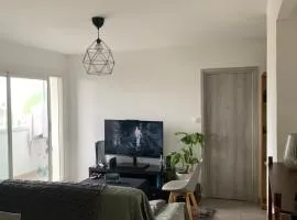 Chambre dans appartement proche école MBS