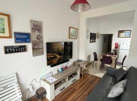 Seafront Apartment with Amazing Sunset View、クレンディのホテル