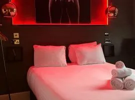 Sizzling London Studio with Jacuzzi & Private Bath
