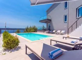 Ferienhaus In Mimice Mit Tollem Pool Und Meerblick