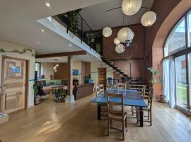 Surlechemin Marielle - Gite 30min Grenoble, hotel in Tullins