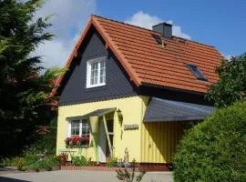 Gemütliche Einraumwohnung Im Erdgeschoss Mit Doppelbett Und Kaminofen