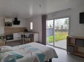 Studio lumineux avec terrasse