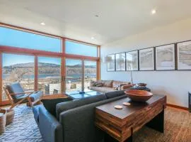 A Loft Amazing Views Rooftop Deck Steps to Downtown