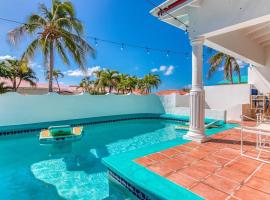 Charming 3BR Villa w Private Pool in Pelican Key, hotel v destinaci Simpson Bay