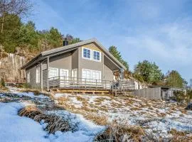 Three-Bedroom Holiday Home In Farsund