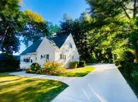 Luxe & Serene Gem, Arches Cottage Retreat