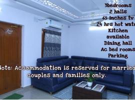 R Homestay, hotel in Pālakollu