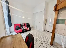 Studio in Hyper Centre Close to All Amenities