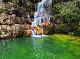 Casa com cachoeiras e contato com a natureza