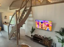 Neues Ferienhaus mit riesem Garten und Sauna und Pool