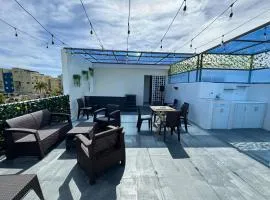 3BR apartment with Private Terrace and Jacuzzi 3mins from the Beach