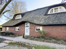 Ferienwohnung im Reetdachhaus, Burhave, hotelli kohteessa Burhave