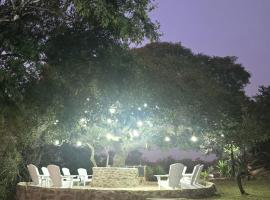 Rocky Mountain Holiday Home, cottage in Hartbeespoort