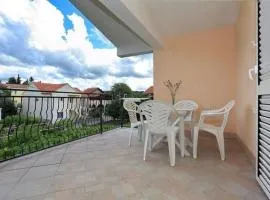 Ferienapartment Mit Balkon Für Fünf Personen