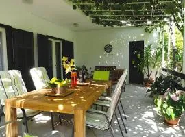 Ferienhaus Karmen Auf Zwei Ebenen Mit Garten