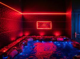 Loveroom Ô Diable Des Plaisirs avec jacuzzi, ξενοδοχείο με υδρομασάζ σε Τουρκουάν