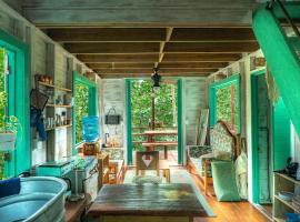 Gracias Madre Jungle and Ocean View Cabins, villa i Bocas del Toro