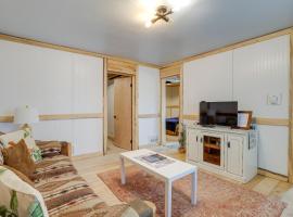 2 Mi to Dtwn Pet-Friendly Casper Apt!，位于卡斯珀的酒店