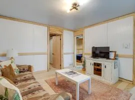 2 Mi to Dtwn Pet-Friendly Casper Apt!