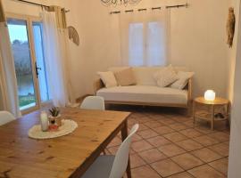 Le Mas des Sagnes, apartment in Saintes-Maries-de-la-Mer