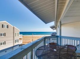 Beachfront Old Orchard Beach Condo with Balcony, condo in Old Orchard Beach