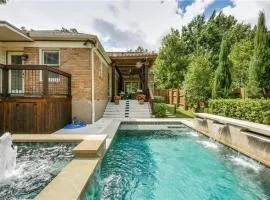 E Dallas Family Home with Pool Spa Outdoor Fire