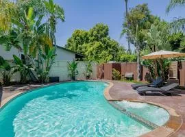 Cozy Home with Pool and Jacuzzi Minutes from Universal Studios