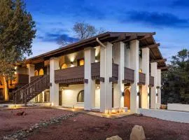 Serenity Retreat Sedona with Hot Tub Games & Firepit