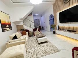 2 Bed Luxury Apartment in Lekki-Ikota Lagos, hotel in Lekki