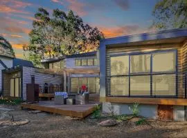 Mossy Green Door MTB stay minutes to Mogo Trails