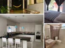 Suíte com Banheiro Privativo, Ar-Condicionado a 5 minutos da Praia!