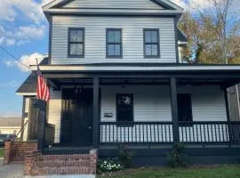 Historic, Fully-renovated, Downtown Wilmington Home- short drive to beaches