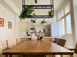 Burabura Cafe Guesthouse、東港鎮のキッチン付きホテル